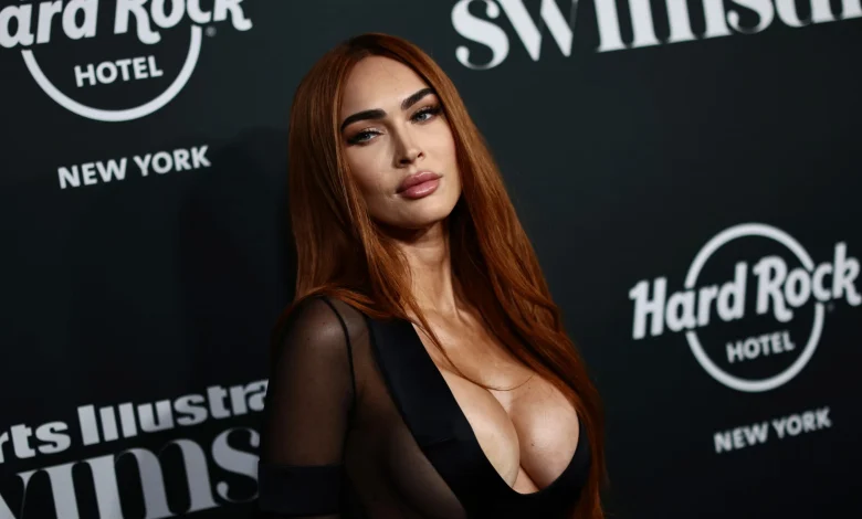 Hot for the holidays! Are Megan Fox and Machine Gun Kelly back together?