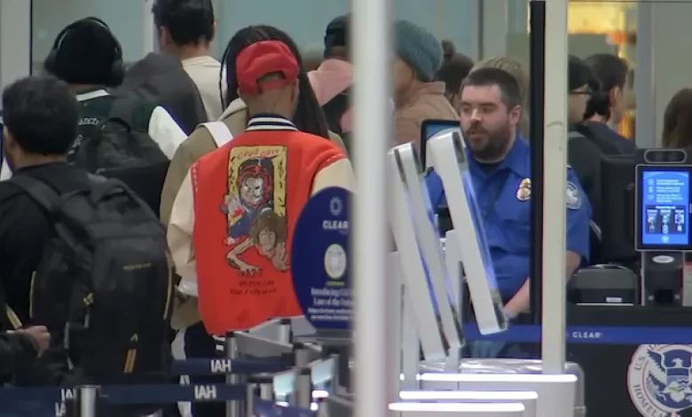 Houston travelers face hours-long TSA lines at Bush, Hobby airports amid government shutdown