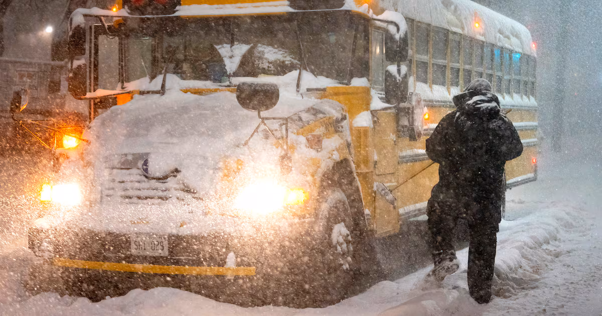 How and when do school boards in the Greater Toronto Area close due to winter weather?