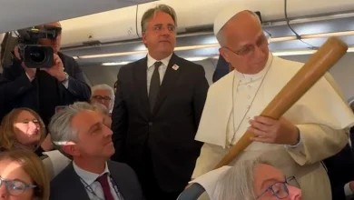 "How did you get this through security?" Pope Leo asks CBS News' Chris Livesay of White Sox baseball bat gift