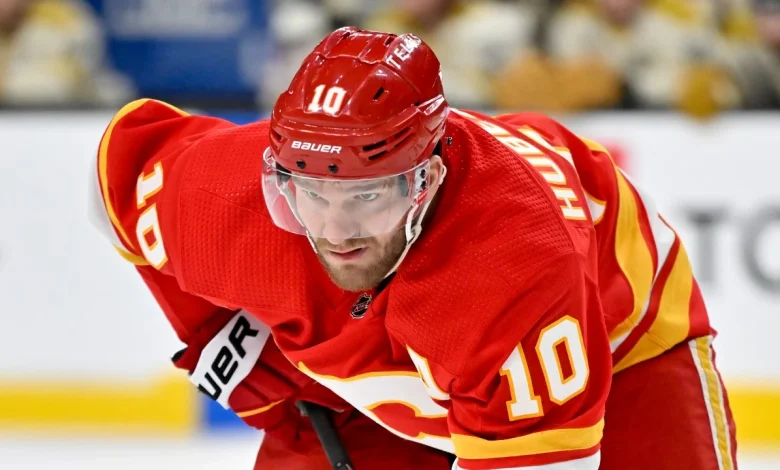 Huberdeau's heroics show Flames' tight-knit bond in win over Stars