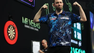Humphries lands Grand Slam nine-darter as six stars progress to last 16