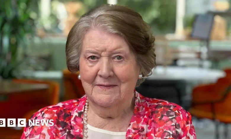 Hundreds attend Patricia Routledge's funeral in Chichester