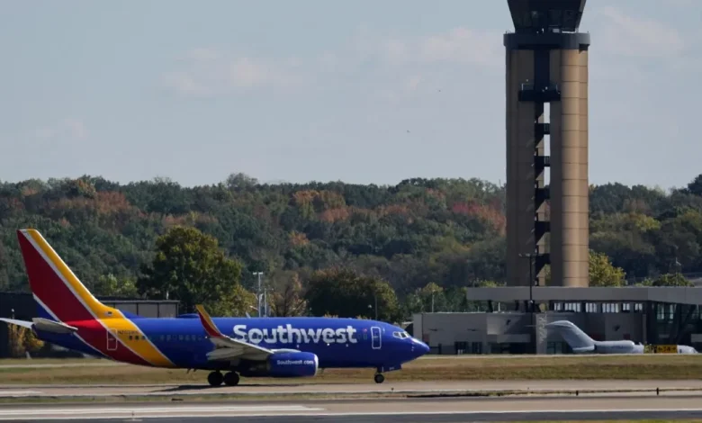 Hundreds of US flights cancelled as regulator orders cuts to air traffic