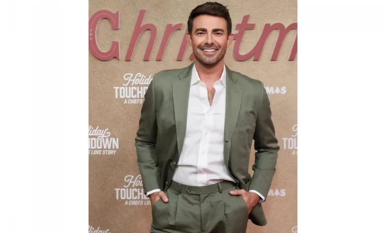 "I feel a responsibility": Jonathan Bennett on telling gay love stories