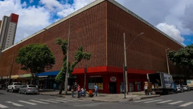 Idosa é atropelada após carro avançar sinal em cruzamento próximo ao Mercado Novo, em BH