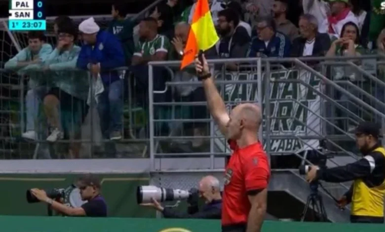 Impedimento anula gol de Arão enquanto López desperdiça na área no clássico Palmeiras x Santos pelo Brasil ...