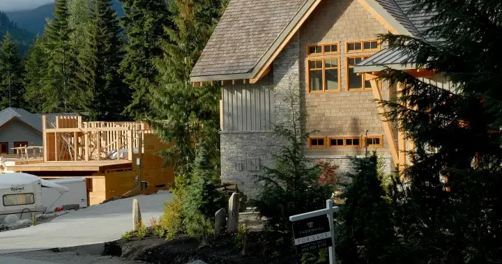 In Canada’s ski towns, ‘Buy Canadian’ appears to be boosting real estate - National