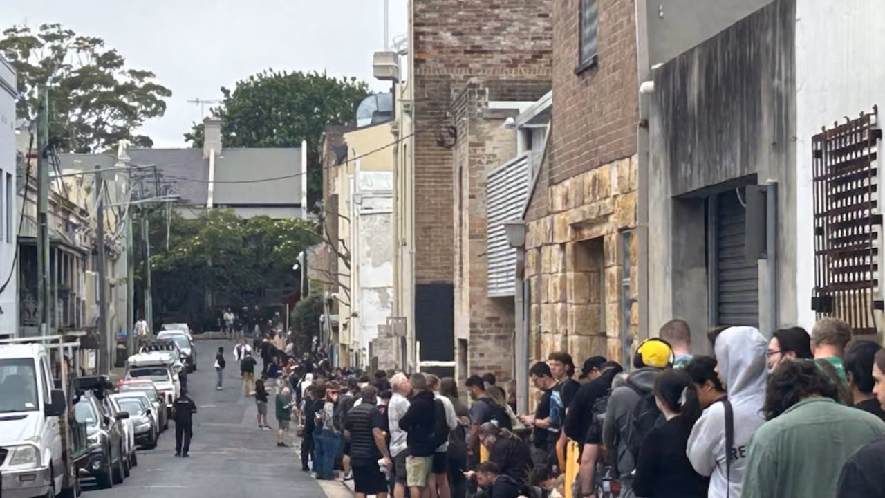 Insane 13-hour queue hits Sydney