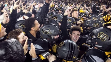 Iowa’s Kinnick Stadium has been a nightmare for top-10 teams. How will Oregon respond?