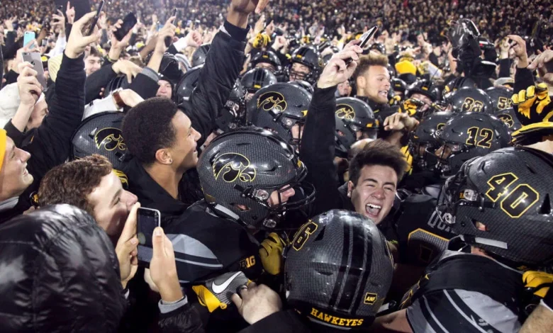 Iowa’s Kinnick Stadium has been a nightmare for top-10 teams. How will Oregon respond?