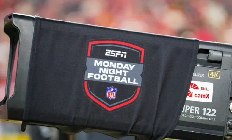 Is Monday Night Football on tonight for Week 11? Who's playing?