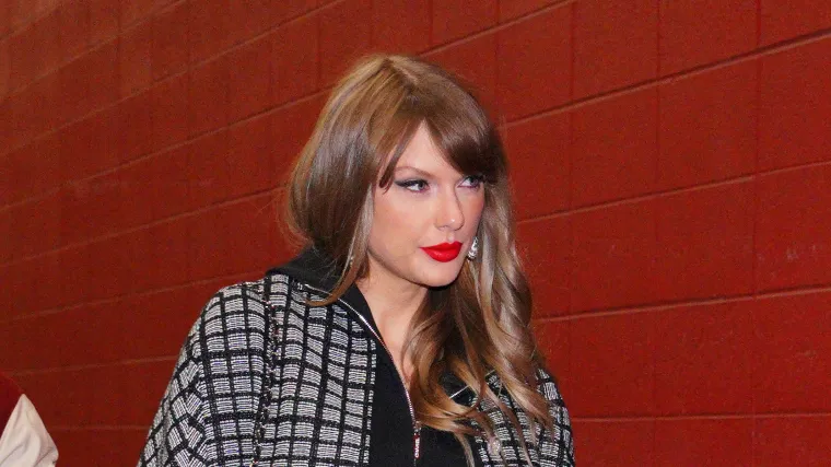Is Taylor Swift at Chiefs vs. Broncos today? Updates on if star is watching Travis Kelce in NFL Week 11 game
