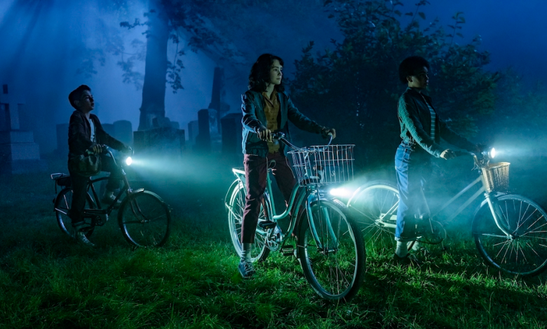 “Is That Pennywise?”: ‘Welcome To Derry’ Co-Showrunners On How Withholding The Dancing Clown Makes The Prequel Series Even Scarier