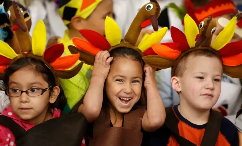 Is Walmart open on Thanksgiving 2025? Will mail run? What's open, closed