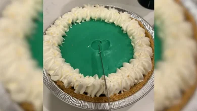 'It honestly is enjoyable.' See the internet's verdict on Taco Bell's Baja Blast Pie.