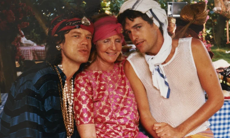 Items from the collection of Lady Glenconner are going under the hammer, including a nine-carat gold Cartier box gifted to her by Elizabeth II