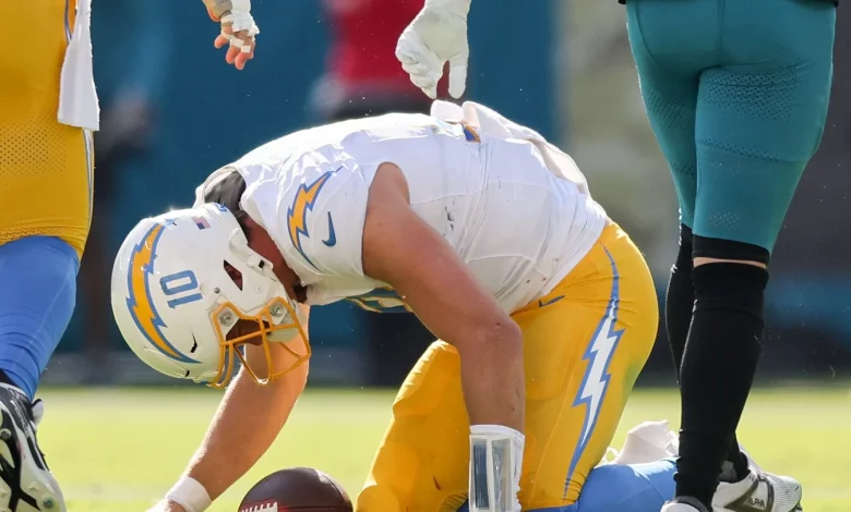 Jaguars up 35-6, Trey Lance replaces Justin Herbert for Chargers