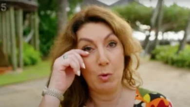 Jane McDonald halts show as she chokes back tears over emotional message