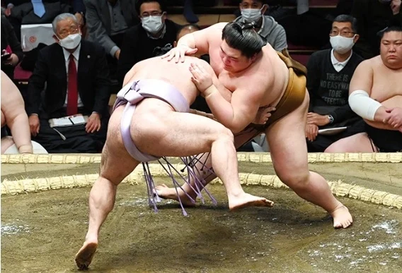 Japanese media are paying attention to whether Japanese traditional ssireum sumo will allow women to..