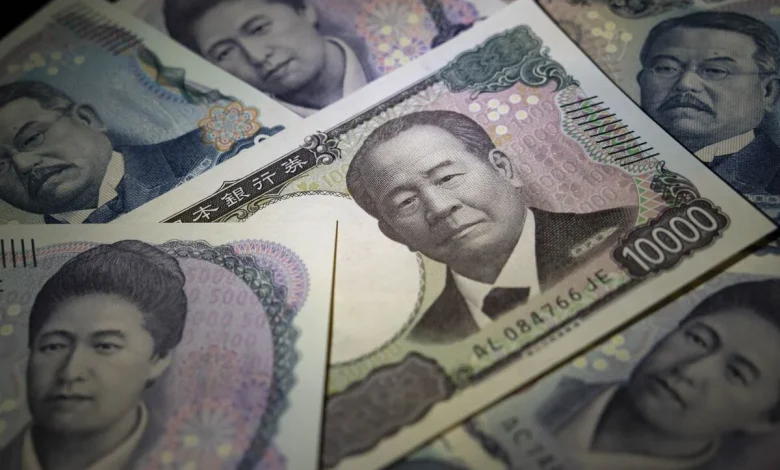 Japan’s Slumping Currency Intensifies Debate Over Intervention