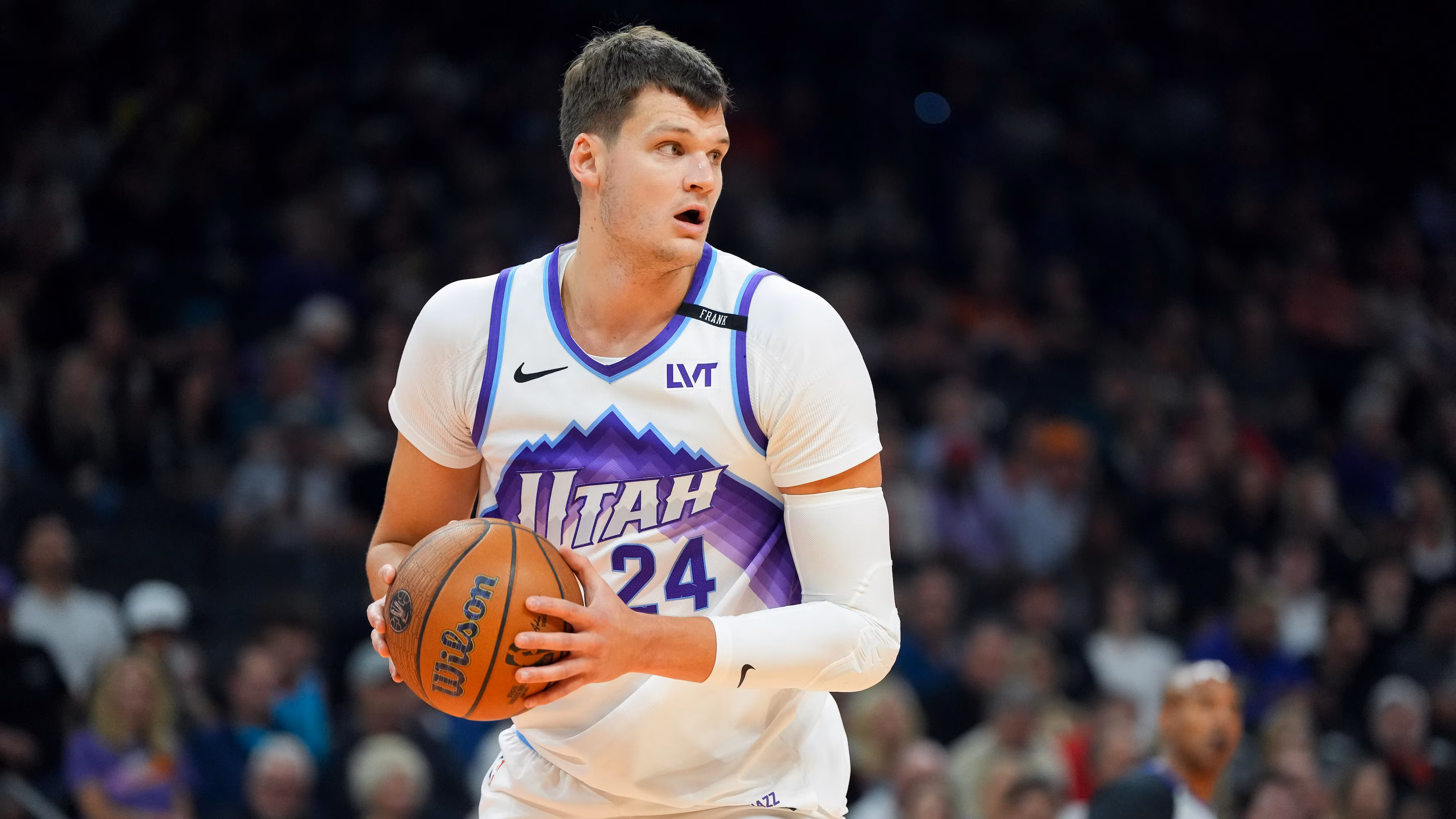 Jazz's Walker Kessler Reportedly Will Undergo Season-Ending Surgery on Shoulder Injury