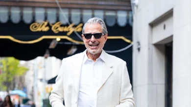 Jeff Goldblum is dressing like God