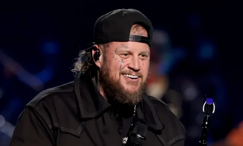 Jelly Roll shaves his beard for first time in a decade, shocks wife