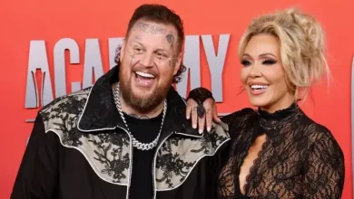 Jelly Roll shocks wife by shaving beard for 1st time after major weight loss