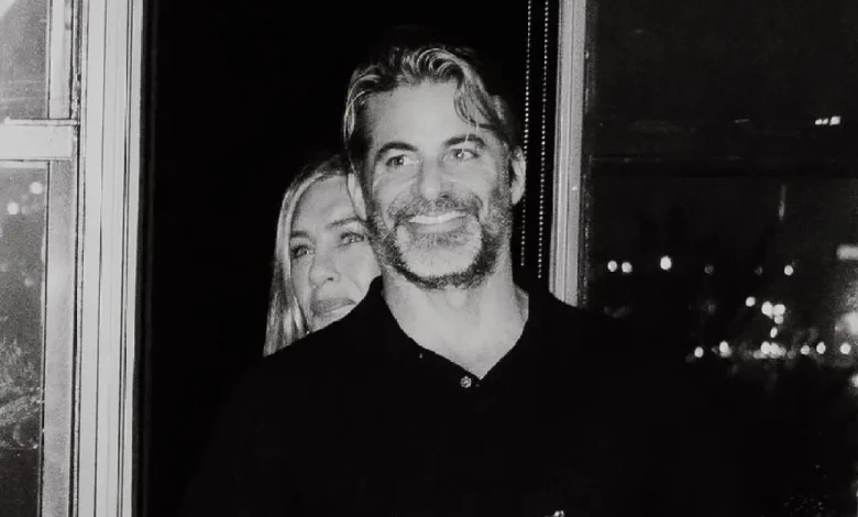 Jennifer Aniston Declares Love For Boyfriend Jim Curtis With PDA