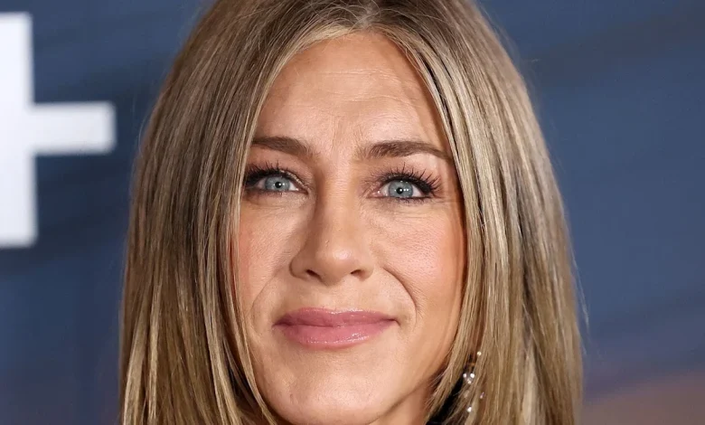 Jennifer Aniston sends fans wild as she goes official with Jim Curtis romance