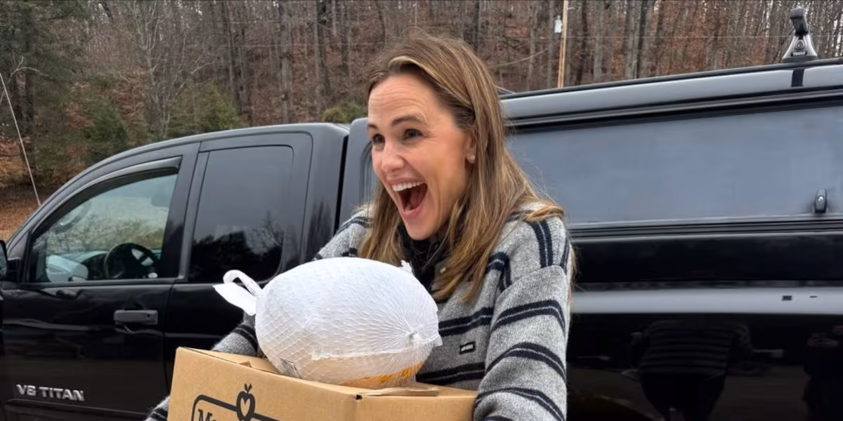 Jennifer Garner helps pack food boxes for Mercer County students