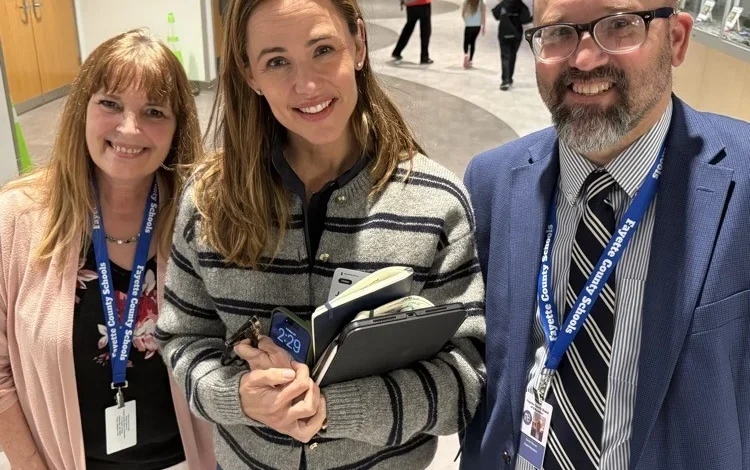 Jennifer Garner visits schools in Clay, Fayette counties as part of Save the Children efforts