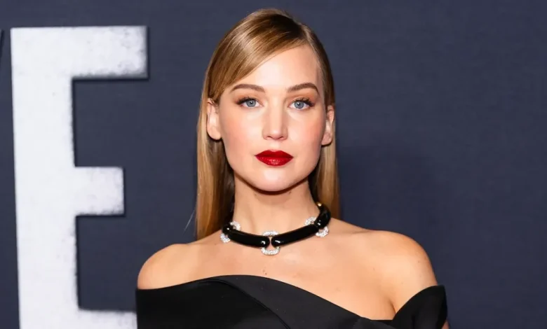 Jennifer Lawrence Praises Robert Pattinson As Not Pervy On Set