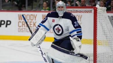 Jets' Connor Hellebuyck out four to six weeks for knee surgery