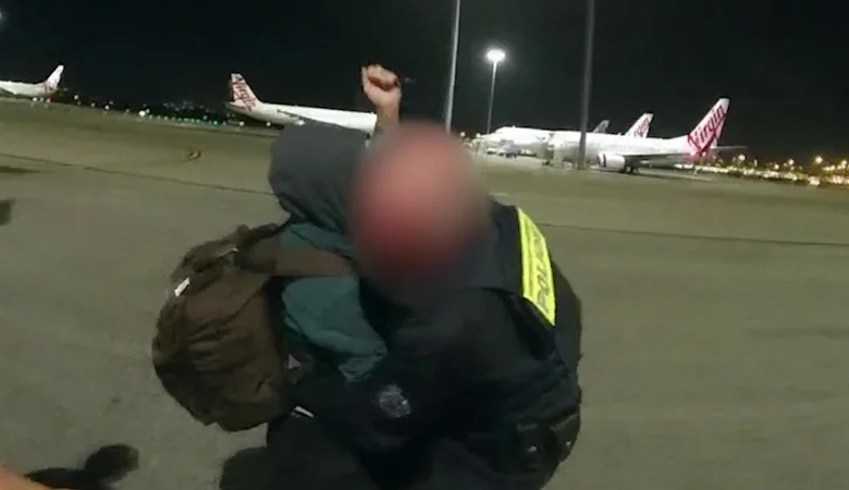 Jetstar passenger claims she was fleeing domestic violence when she stabbed AFP officers with pen