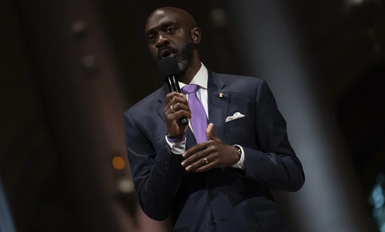 Jewish groups blast Torres challenger for featuring antisemitic activist in campaign launch