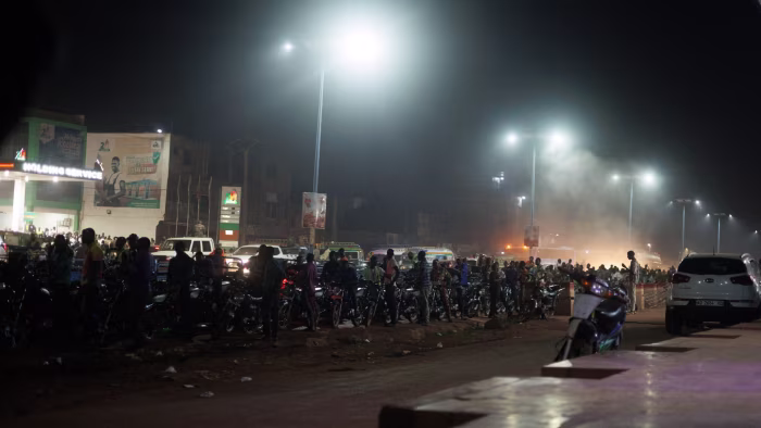 Jihadis encircle Mali’s capital as they close in on power