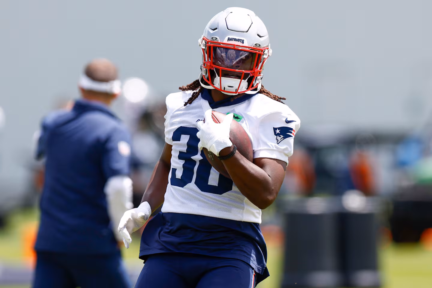 Joe Burrow back on practice field with Bengals ahead of matchup vs. Patriots, who welcome trio of returnees