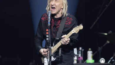 Joe Walsh rocks his hometown with all-star cast to honor vets
