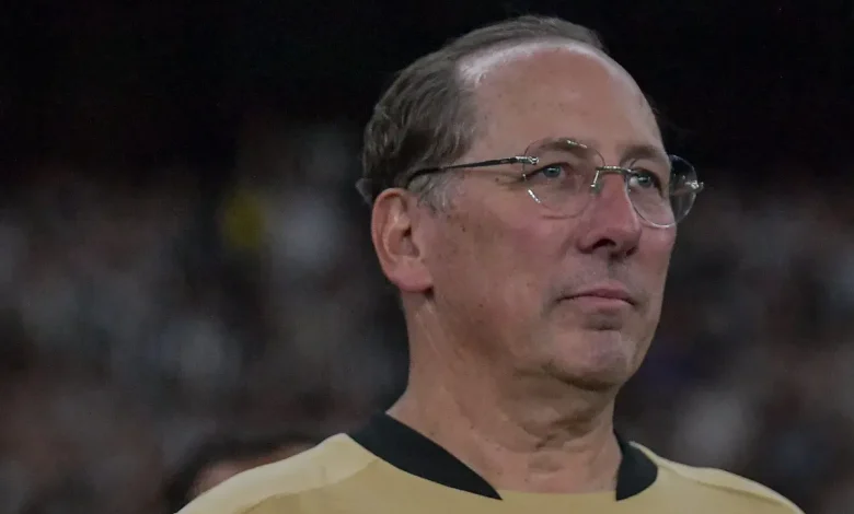 John Textor, do Botafogo, mira compra de clube inglês e pode fazer proposta milionária pelo Derby County