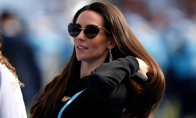 Jordon Hudson takes swipe at critics with message on necklace as she watches UNC win