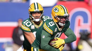 Josh Jacobs questionable with knee injury, but Jordan Love returns