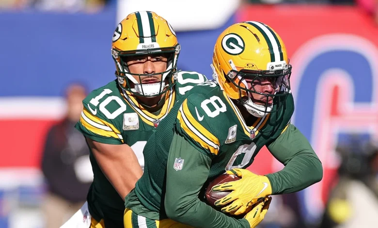 Josh Jacobs questionable with knee injury, but Jordan Love returns