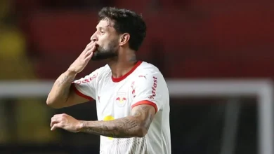 Juninho Capixaba evita gol de Plata no primeiro tempo de Flamengo x Bragantino pelo Brasileirão Betano
