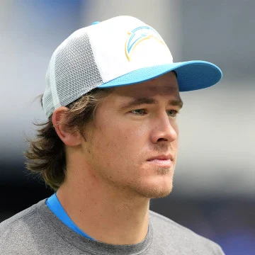 Justin Herbert Manages team to victory on SNF