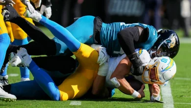 Justin Herbert goes to medical tent before halftime, Jaguars lead Chargers 14-6