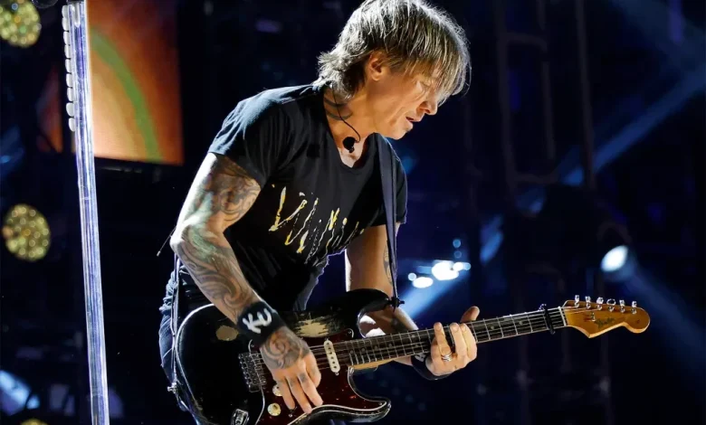 Keith Urban Plays Trump's Mar-a-Lago, Covers Chappell Roan, Bob Marley