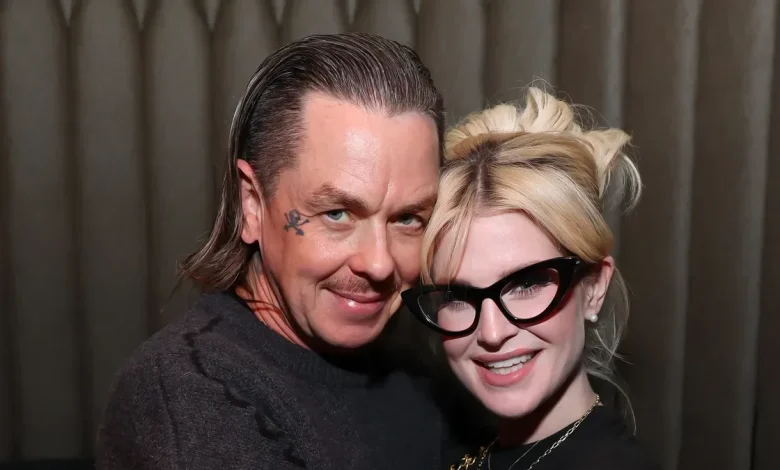 Kelly Osbourne says she loves her Iowa farm. Singer shares photos of life with Sid Wilson.