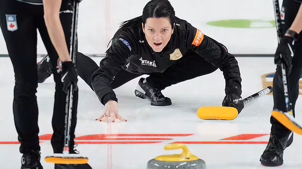 Kerri Einarson inches closer to playoff berth at Canadian curling trials